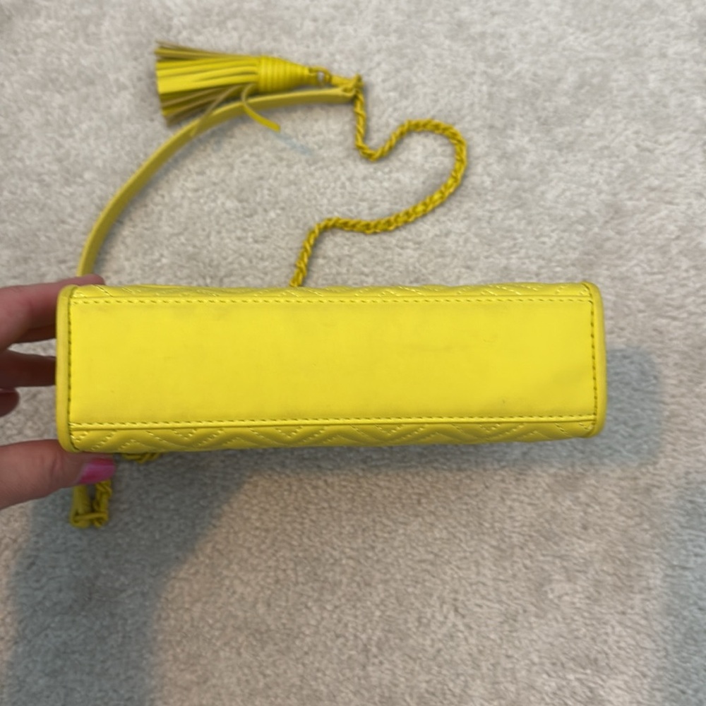 Tory Burch Fleming matte yellow shoulder bag - Picture 5 of 9